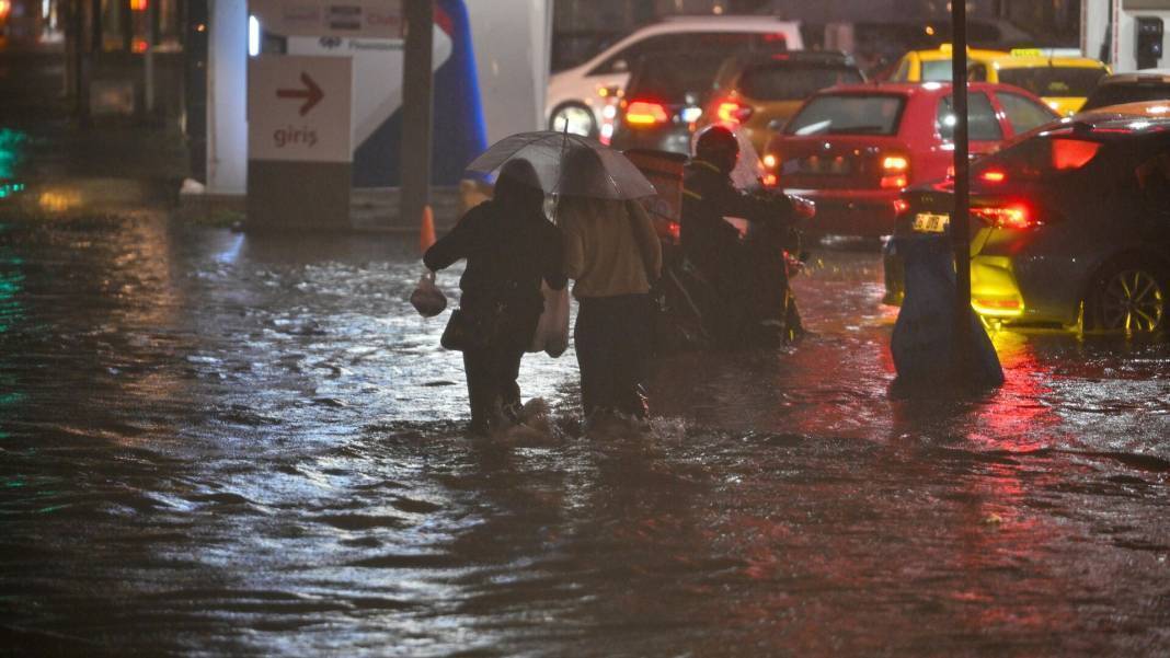 Meteoroloji alarm verdi! Bu illere çok kuvvetli sağanak geliyor (22 Eylül 2024 hava durumu) 12